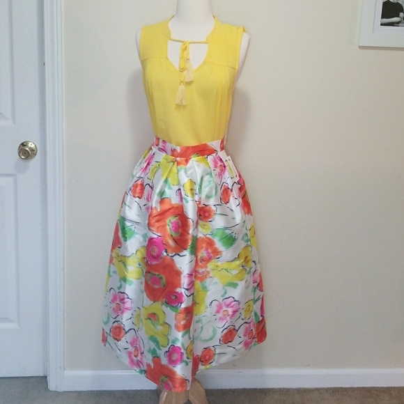 Dresses & Skirts - Floral skirt, Size L in Juniors